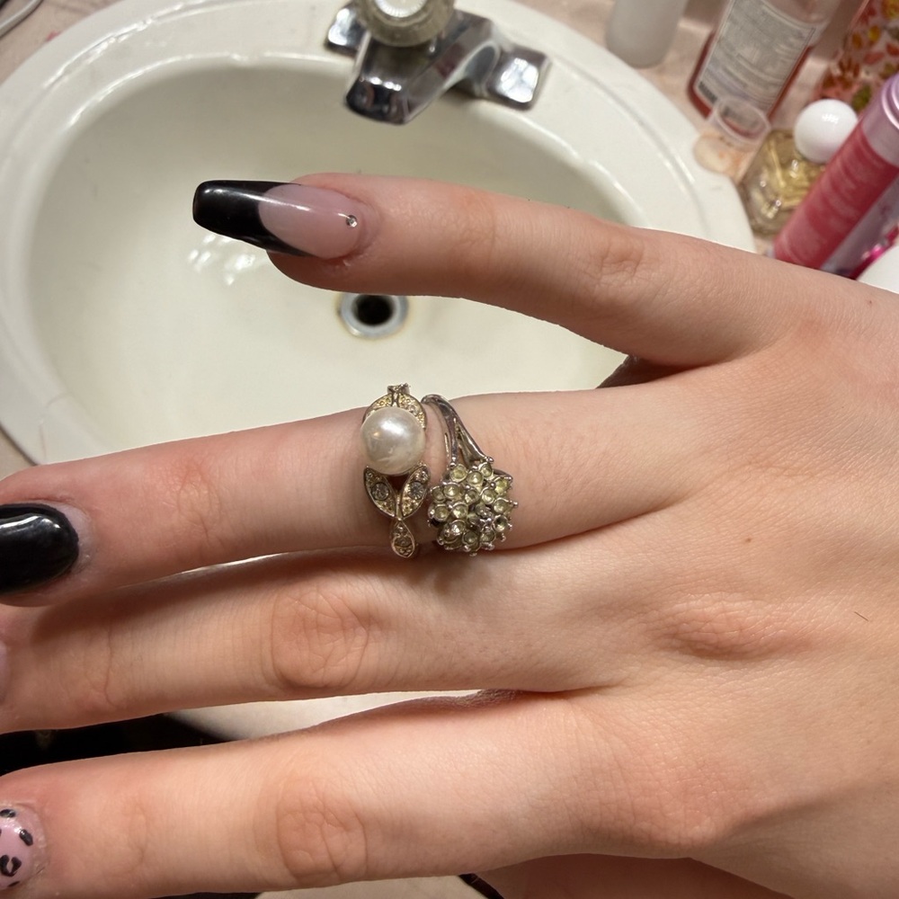 Elegant Silver and Pearl Ring